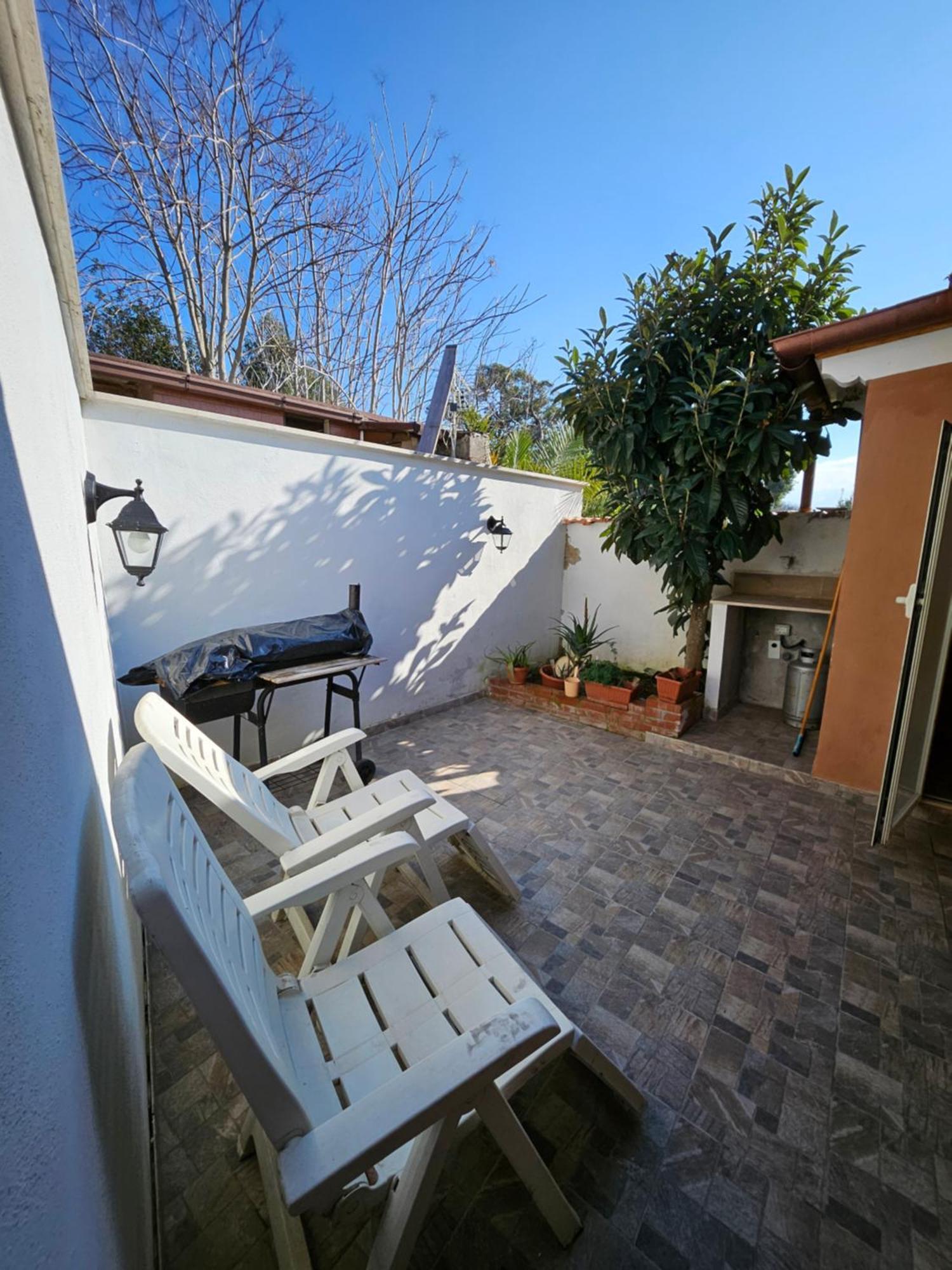 Casa Vacanze Dragona 15 Min Fco 10 Min Ostia Acilia Bilik gambar